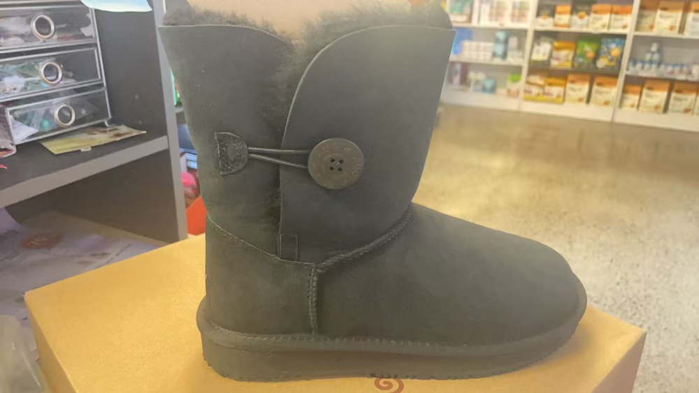 AUG鞋子Short button black黑色